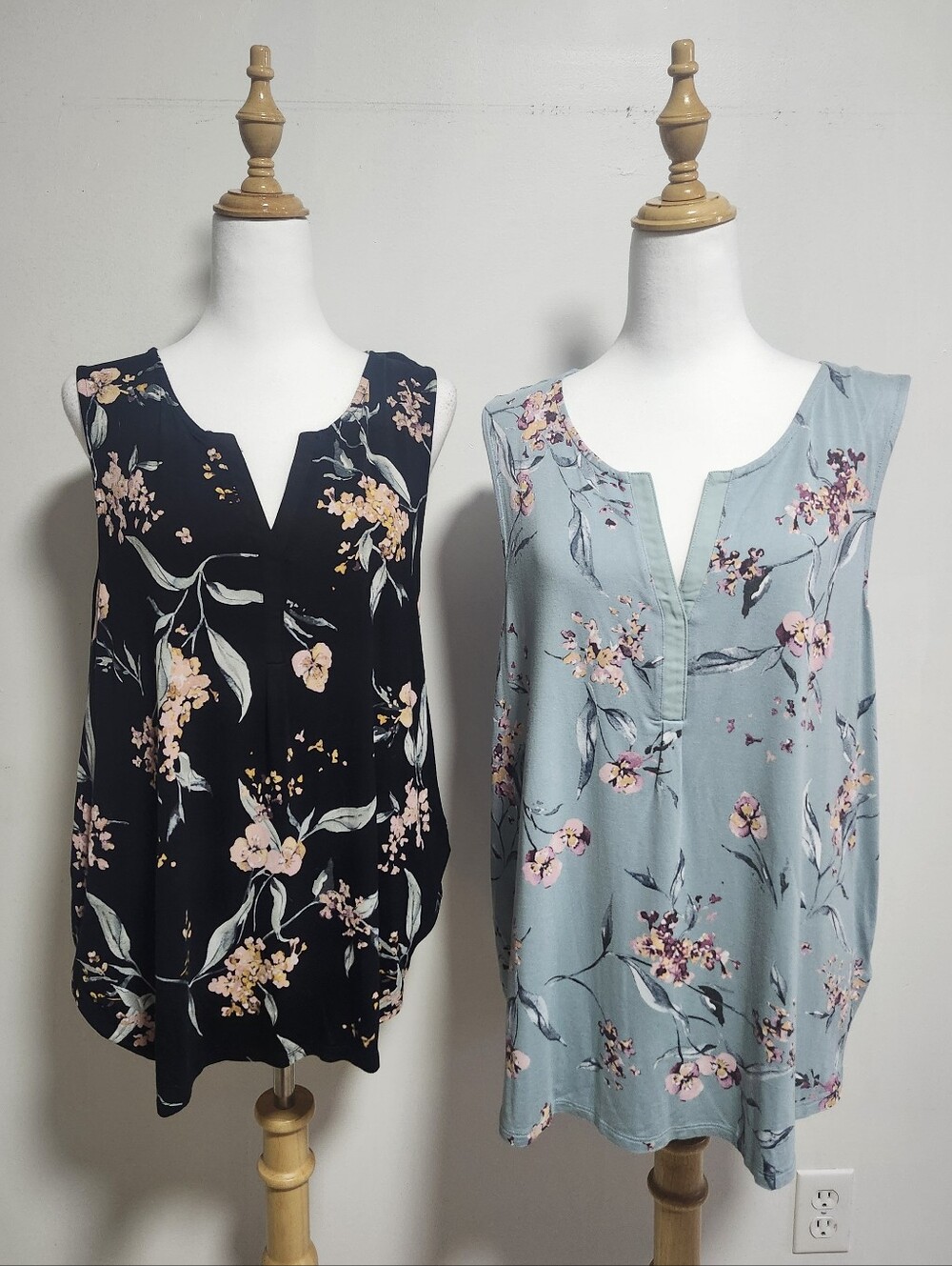 Reitmans Floral Split-Neck Sleeveless Tops - Black / Dusty Blue